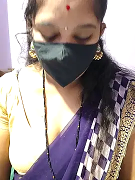 luci-queen online show from September 2025 04:45:02 AM