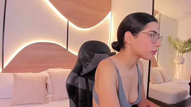 Snapshot of desireee_ chatting on November 2025 12:05:02 PM desireee online show from November 2025 12:05:02 PM