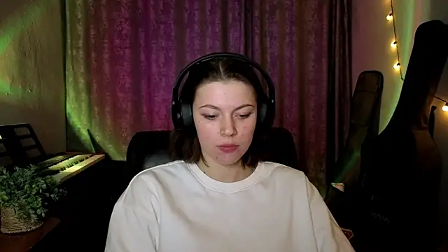 CutieAnny online show from February 2026 07:03:02 PM