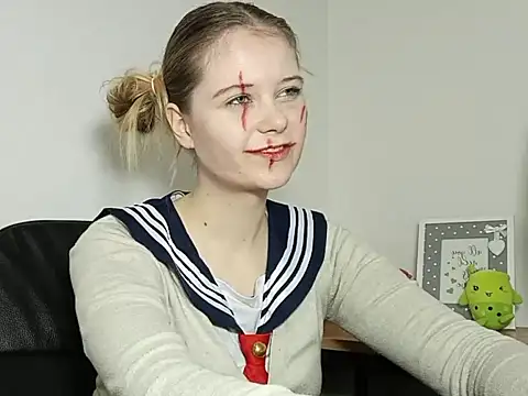 Snapshot of LydiaYoung chatting on October 2025 07:15:01 PM LydiaYoung online show from October 2025 07:15:01 PM