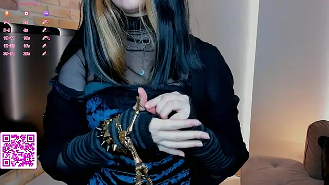 Snapshot of EvaBlimey chatting on September 2025 04:56:01 AM EvaBlimey online show from September 2025 04:56:01 AM