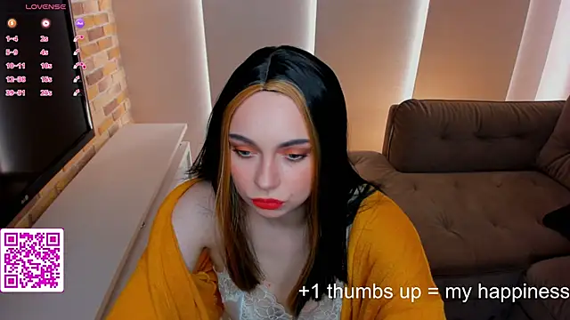 Snapshot of EvaBlimey chatting on September 2025 04:44:01 AM EvaBlimey online show from September 2025 04:44:01 AM