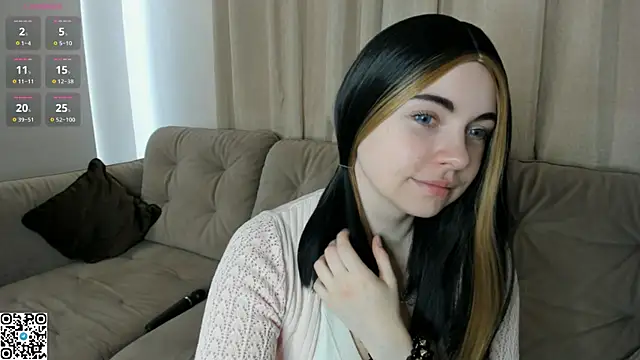 Snapshot of EvaBlimey chatting on October 2025 04:33:01 AM EvaBlimey online show from October 2025 04:33:01 AM