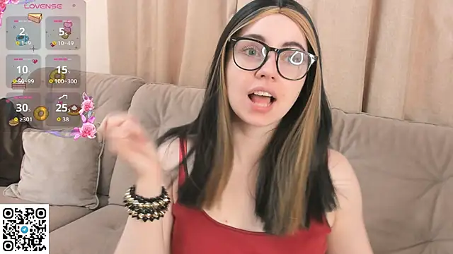 Snapshot of EvaBlimey chatting on November 2025 06:13:02 AM EvaBlimey online show from November 2025 06:13:02 AM