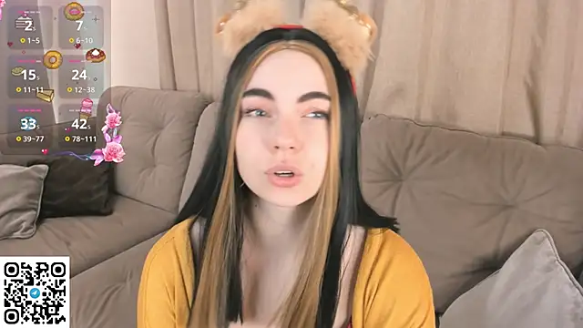 Snapshot of EvaBlimey chatting on November 2025 05:43:01 AM EvaBlimey online show from November 2025 05:43:01 AM