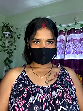 Snapshot of V-Hot-Sweti chatting on September 2025 08:07:01 AM V-Hot-Sweti online show from September 2025 08:07:01 AM