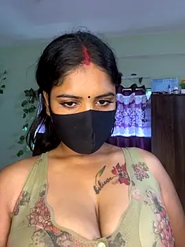 Snapshot of V-Hot-Sweti chatting on September 2025 06:18:02 AM V-Hot-Sweti online show from September 2025 06:18:02 AM