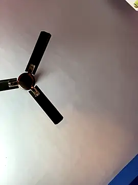 Snapshot of V-Hot-Sweti chatting on November 2025 05:35:01 PM V-Hot-Sweti online show from November 2025 05:35:01 PM