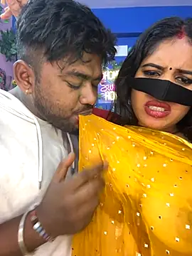 Snapshot of V-Hot-Sweti chatting on November 2025 06:51:02 PM V-Hot-Sweti online show from November 2025 06:51:02 PM