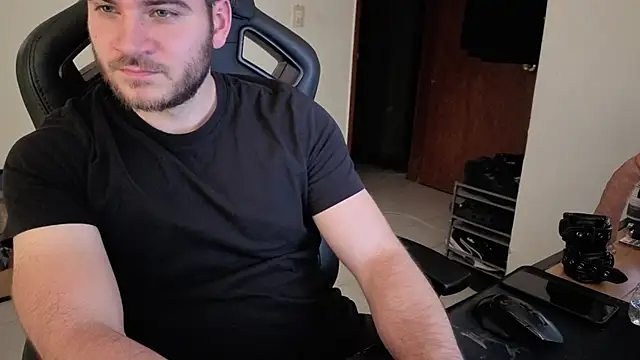 Snapshot of Paul00474 chatting on September 2025 03:20:01 AM Paul00474 online show from September 2025 03:20:01 AM