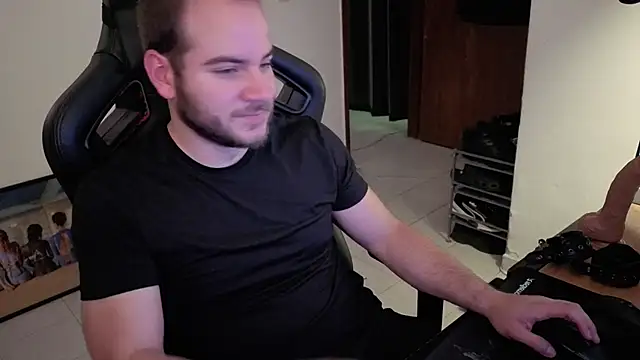 Snapshot of Paul00474 chatting on September 2025 09:18:01 PM Paul00474 online show from September 2025 09:18:01 PM