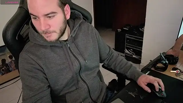 Snapshot of Paul00474 chatting on September 2025 02:04:02 AM Paul00474 online show from September 2025 02:04:02 AM