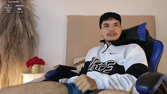 Snowlann online show from November 2025 12:59:03 PM