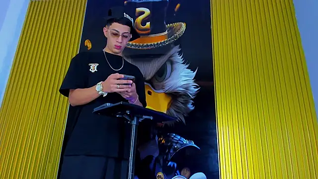 Snapshot of Dante_Brown1_ chatting on November 2025 09:03:02 PM Dante Brown1 online show from November 2025 09:03:02 PM