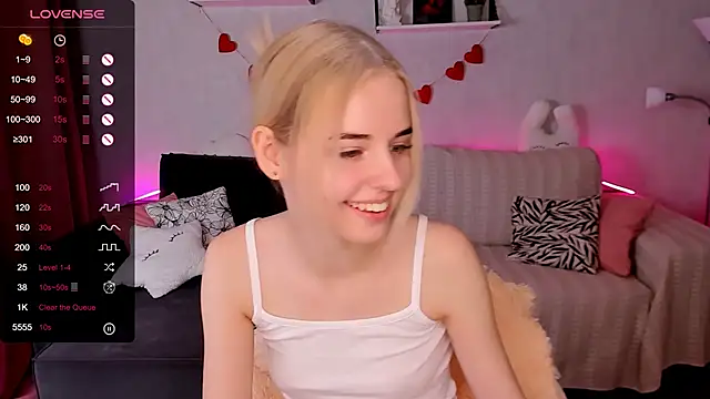 Snapshot of LillianShine chatting on December 2025 12:03:02 PM LillianShine online show from December 2025 12:03:02 PM