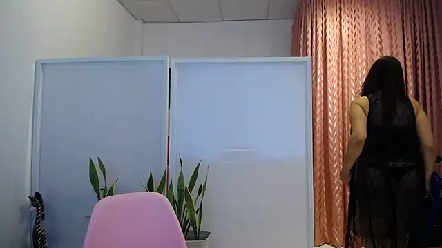 Manuela lara  online show from November 2025 02:39:02 PM