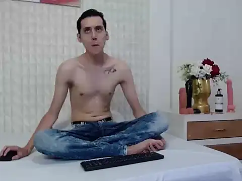 LuigiMarchetti online show from September 2025 07:40:02 PM