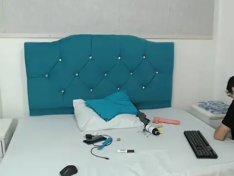 LuigiMarchetti online show from November 2025 07:49:02 PM