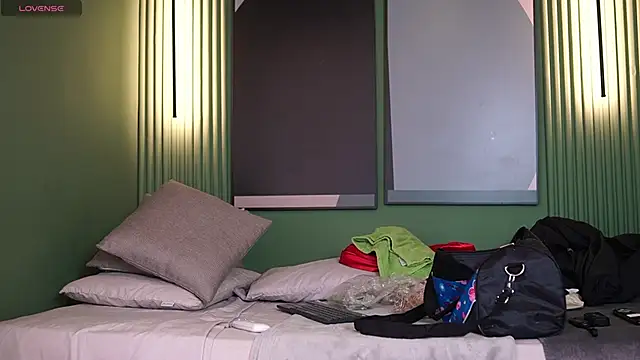 Tayler Kim online show from October 2025 06:26:01 PM