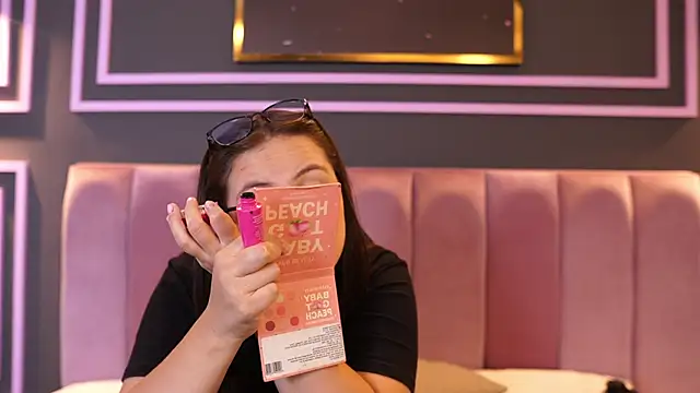 Tayler Kim online show from December 2025 07:32:01 PM