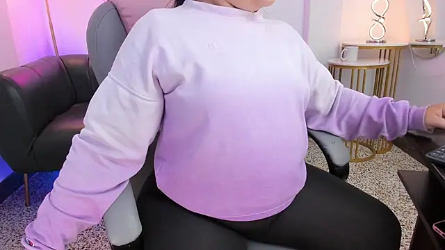 Snapshot of Miss_Francheska chatting on November 2025 11:42:01 AM Miss Francheska online show from November 2025 11:42:01 AM