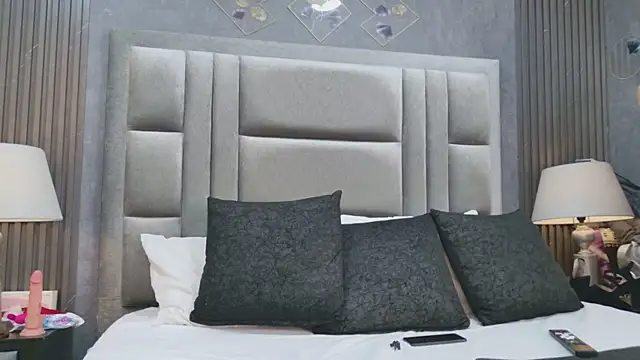 ZoeWilliis online show from June 2026 11:22:02 AM