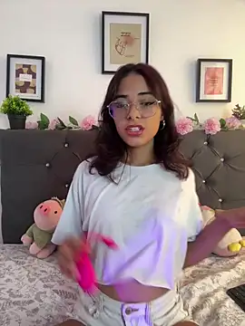 Snapshot of Im_Lyan chatting on November 2025 04:28:01 PM Im Lyan online show from November 2025 04:28:01 PM