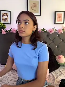 Snapshot of Im_Lyan chatting on November 2025 02:43:02 PM Im Lyan online show from November 2025 02:43:02 PM