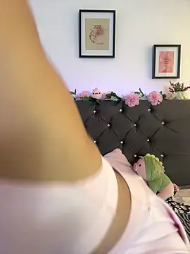 Snapshot of Im_Lyan chatting on December 2025 03:07:02 PM Im Lyan online show from December 2025 03:07:02 PM