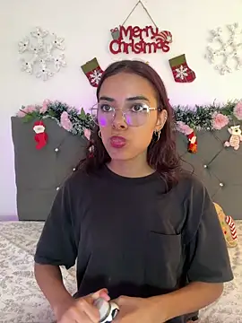 Snapshot of Im_Lyan chatting on December 2025 03:18:02 PM Im Lyan online show from December 2025 03:18:02 PM