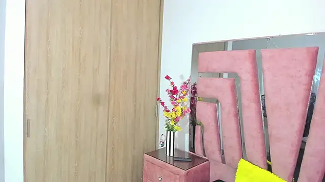 Snapshot of MaraKarly chatting on October 2025 07:38:01 PM MaraKarly online show from October 2025 07:38:01 PM