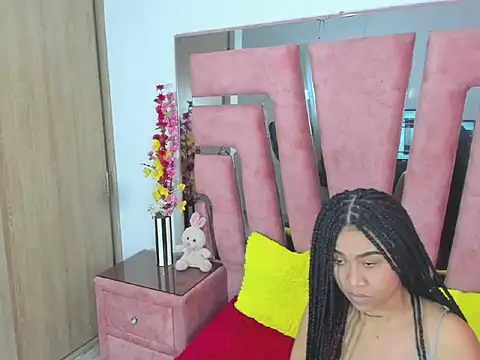 Snapshot of MaraKarly chatting on November 2025 05:40:02 PM MaraKarly online show from November 2025 05:40:02 PM