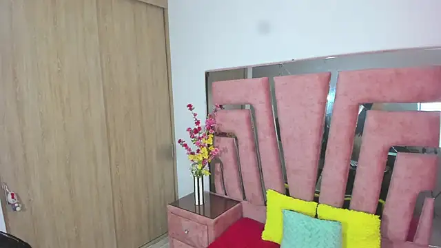 Snapshot of MaraKarly chatting on November 2025 06:34:01 PM MaraKarly online show from November 2025 06:34:01 PM