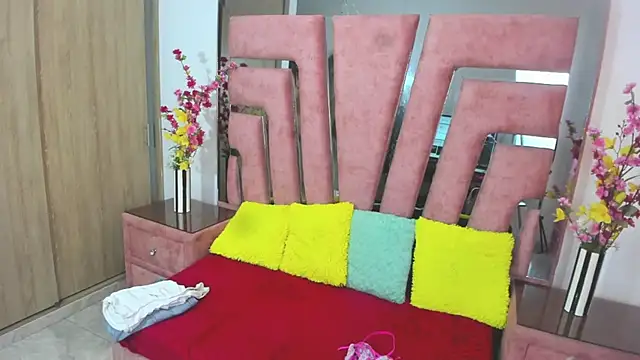 Snapshot of MaraKarly chatting on December 2025 07:29:02 PM MaraKarly online show from December 2025 07:29:02 PM