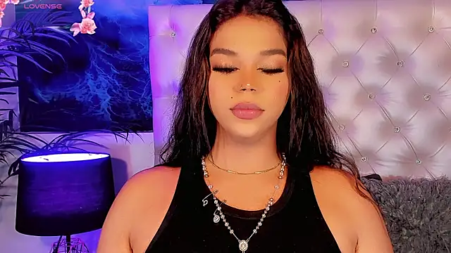 Valeria Swett  online show from July 2026 08:33:01 PM