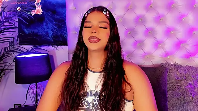 Valeria Swett  online show from July 2026 08:44:01 PM