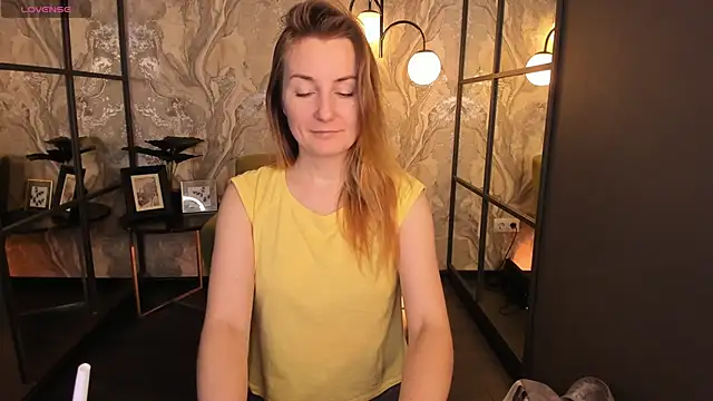 Snapshot of MeggySun chatting on November 2025 01:24:01 PM MeggySun online show from November 2025 01:24:01 PM