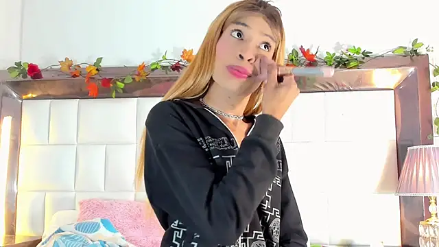 Snapshot of aura-monet chatting on September 2025 12:43:02 AM aura-monet online show from September 2025 12:43:02 AM