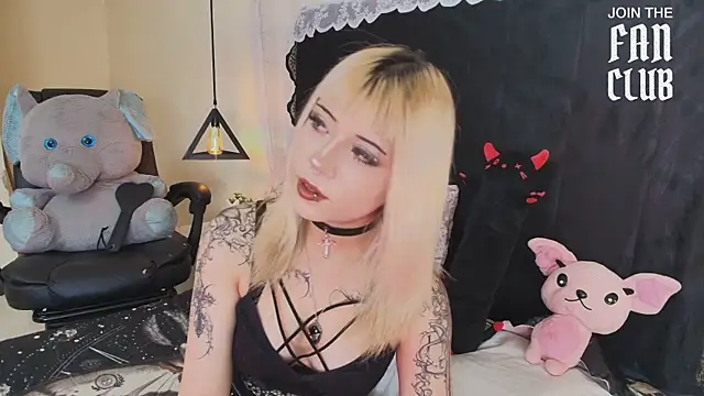 Snapshot of IvyBelle_ chatting on June 2026 11:26:02 AM IvyBelle online show from June 2026 11:26:02 AM