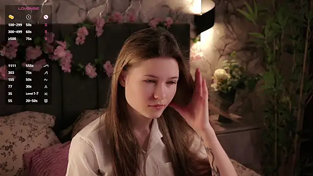 Snapshot of LynHillaire chatting on June 2026 12:19:01 PM LynHillaire online show from June 2026 12:19:01 PM