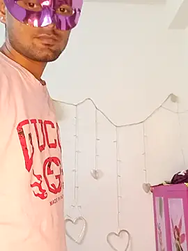 new coupleee online show from December 2025 01:39:02 PM