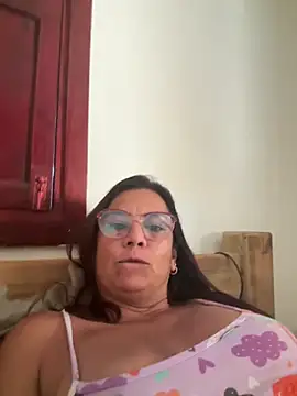 Snapshot of YadiraOrozco chatting on October 2025 07:18:01 PM YadiraOrozco online show from October 2025 07:18:01 PM