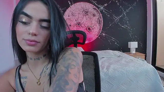 Snapshot of Luna-Evans chatting on September 2025 08:21:01 PM Luna-Evans online show from September 2025 08:21:01 PM