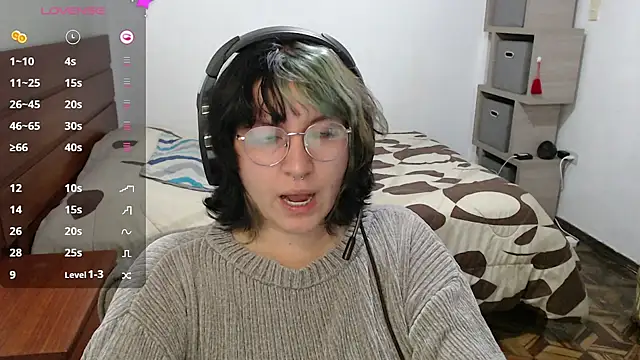 Snapshot of Froggyinthebox chatting on June 2026 02:23:02 AM Froggyinthebox online show from June 2026 02:23:02 AM