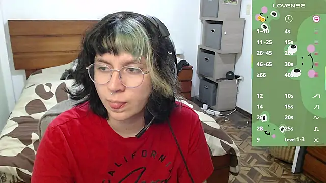Snapshot of Froggyinthebox chatting on July 2026 07:41:02 PM Froggyinthebox online show from July 2026 07:41:02 PM