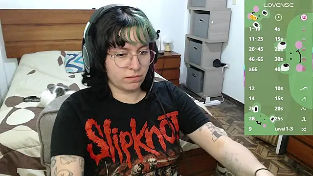 Snapshot of Froggyinthebox chatting on July 2026 04:21:01 AM Froggyinthebox online show from July 2026 04:21:01 AM