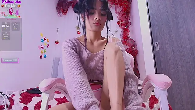 Snapshot of MeganRouss74 chatting on December 2025 05:31:01 PM MeganRouss74 online show from December 2025 05:31:01 PM