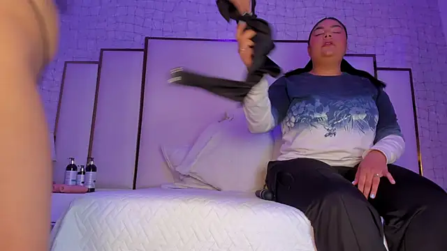 Mia and lexy online show from November 2025 02:45:02 AM