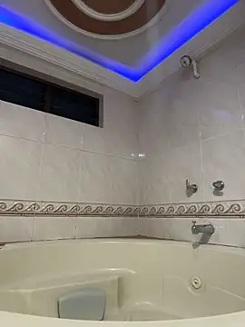 Snapshot of GiorgiaLuxee chatting on November 2025 11:05:01 AM GiorgiaLuxee online show from November 2025 11:05:01 AM