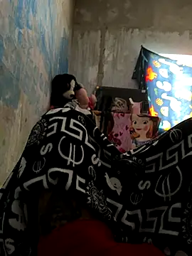 Snapshot of FromVnz chatting on November 2025 01:06:01 PM FromVnz online show from November 2025 01:06:01 PM